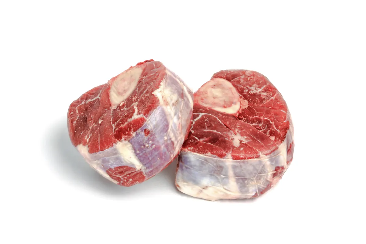 Ossobuco de vitelo rosado, corte transversal com osso